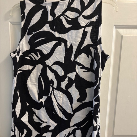 Chico's Black & White Geometric Pattern Top Size 1 (M) - Picture 6 of 7